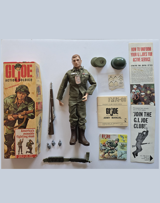 G.I. Joe - 1964 Action Soldier w original Box Top & Accessories